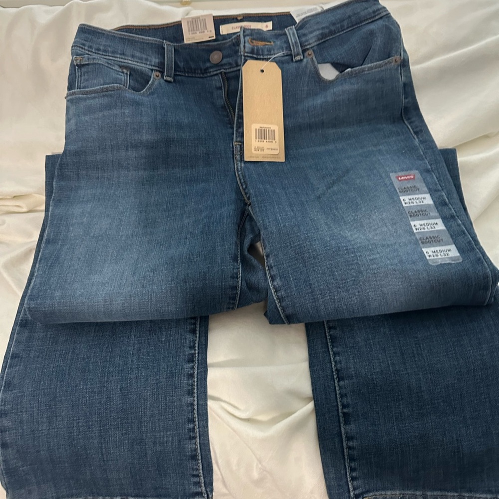 Levi's Women's Classic Straight Leg Denim Jeans